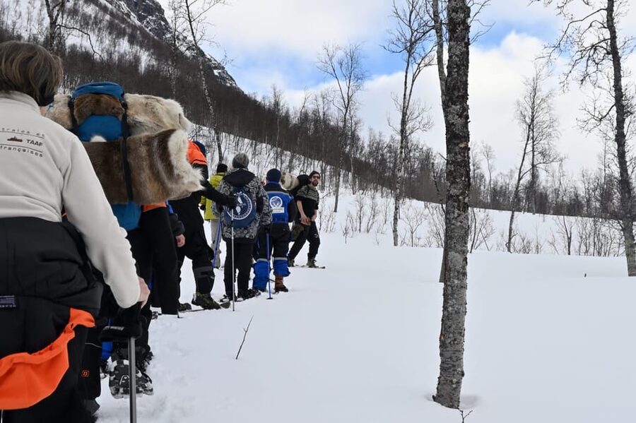 Oslo: Snowshoeing in the Forest with Norwegian BBQ - The Norwegian BBQ break: hot fire, lompe, and warm solbær juice