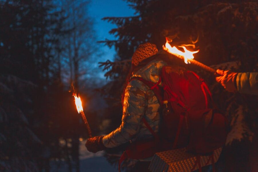 Oslo: Snowy Forest Torchlight Walk with Campfire - Øvresetertjern Lake campfire time: hot drinks, waffles, and marshmallows