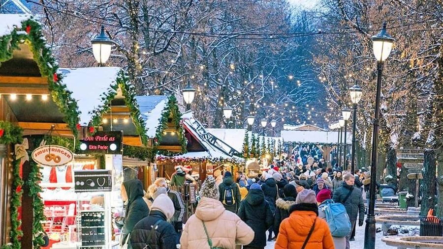 Oslo: The Grand Experience Walking Tour with Lunch or Dinner - Jul i Vinterland: seasonal Oslo that feels more local than postcard