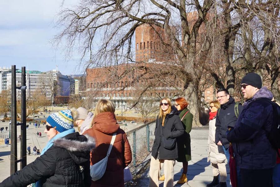 Oslo: The Grand Experience Walking Tour with Lunch or Dinner - Oslo Central Station: the city’s daily engine