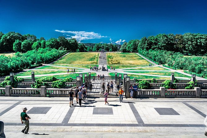 Oslo & Vigeland Park Private Walking Tour - Oslo City Hall, Nationaltheatret, and the cultural-government corridor