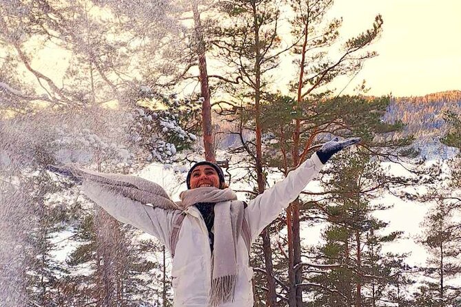 Oslo: Winter wonderland forest hike & campfire with a dog - Starting at Kolbotn stasjon: neighborhood walk to the forest edge