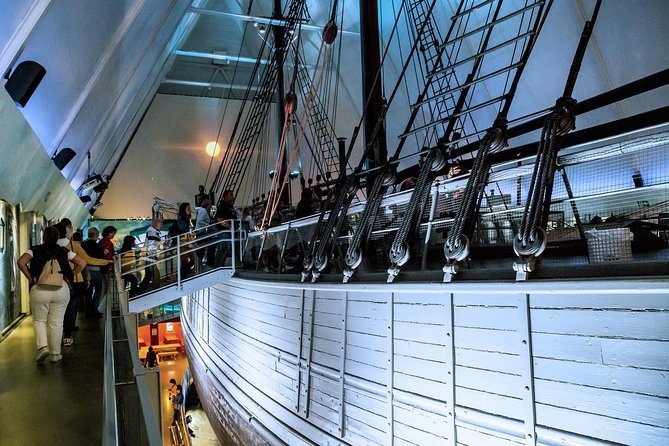 Private 5-hrs Oslo Exclusive Driverguide Luxury Limo/Van-Tour incl Museums - Guide-led comfort: what the luxury part actually buys you