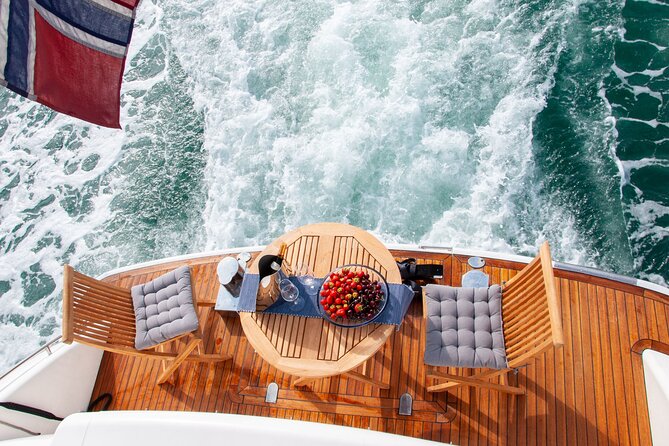 Private evening or afternoon cruise in Bergen - Cruising out: Nordnes Park, villas, and the Helleneset coastline pass