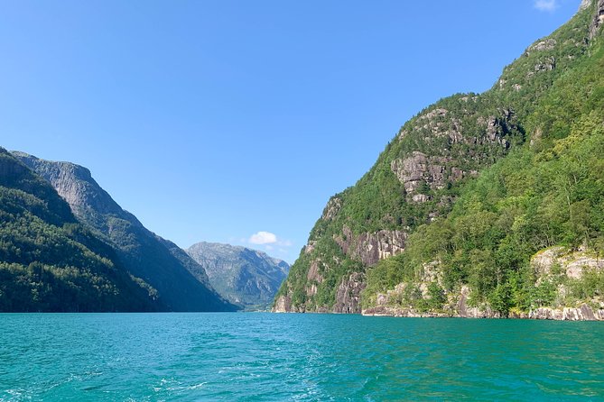 Private Fjord and waterfalls cruise to Modal- Mostraumen - Starting at Strandkaien 3, where Bryggen frames your first minutes
