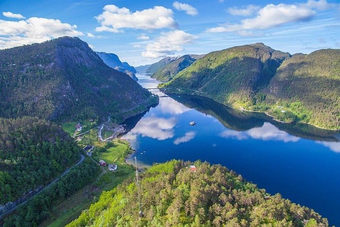 Private Fjordcruise by Luxury Pontoon Boat - Bergen Fjords - Private fjordcruise from Bergen, minus the crowd