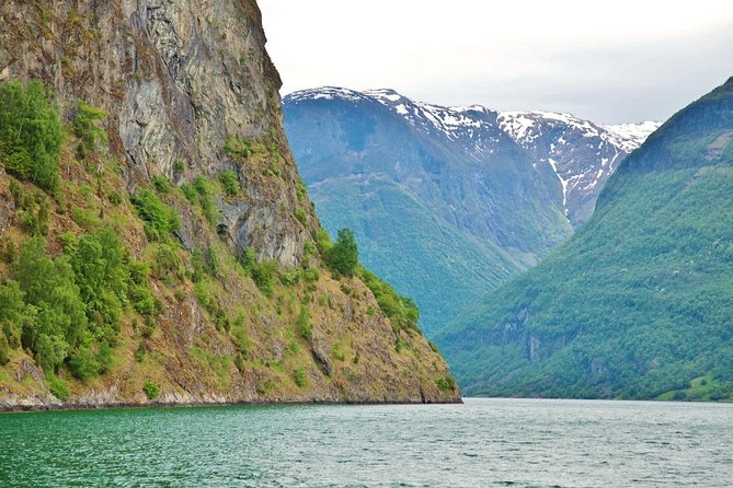 PRIVATE GUIDED TOUR: Highlights of Norway – Trip to the Sognefjord – WINTER - Voss, then Tvindefossen: the waterfall circuit begins