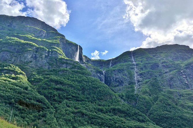 PRIVATE GUIDED TOUR: Norway's Highlights–Viking Special, 11 h - Nærøyfjord Cruise Choice: This Is the Real Heart of the Day