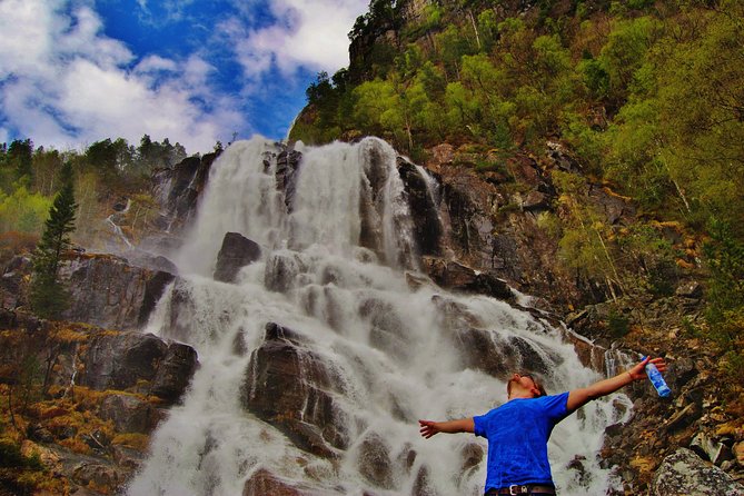 PRIVATE GUIDED TOUR: Secrets of the Fjords - the Osterfjord and Mo, 6-7 hours - Kvernhusfossen, Mostraumen strait currents, and the bridges back to Bergen