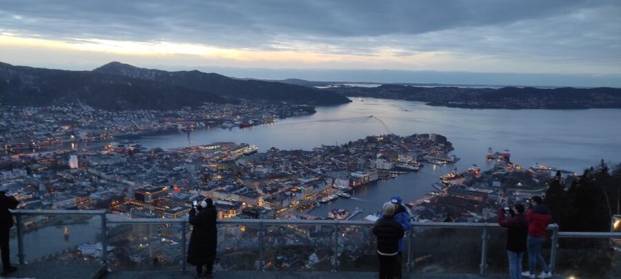 Private hiking tour Bergen mountains like a local - Hiking the off-road route: easy paths, then a little challenge