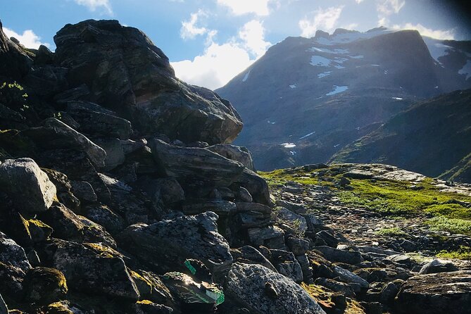 Private shore excursions Troll road in 5-7 groups - Meeting in Ålesund and how pickup shapes the day