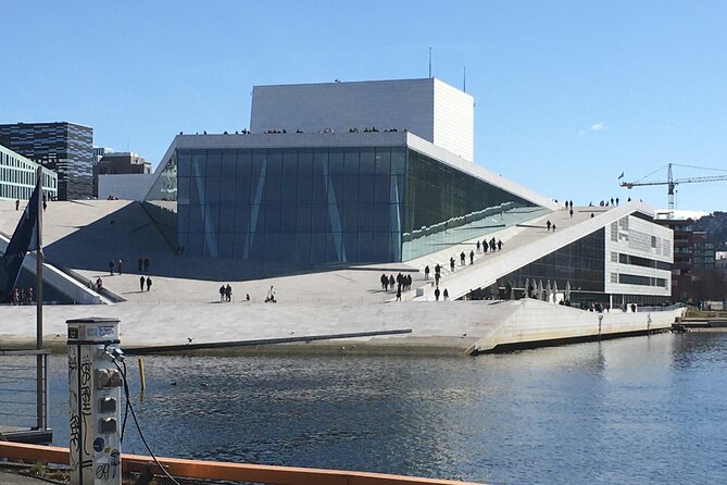 Private sightseeing in a Volvo XC 90 All inclusive museum/guiding - A Volvo XC90 half-day loop that smartly covers Oslo