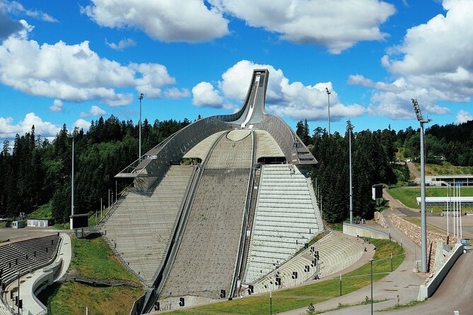 Private sightseeing in a Volvo XC 90 All inclusive museum/guiding - Holmenkollen Ski Museum: Norway’s sport, Olympics included