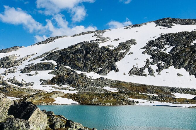 Private tour from Ålesund to Geiranger up to 15 people - Eagle Road and Flydalsjuvet: two short stops, both built for photos