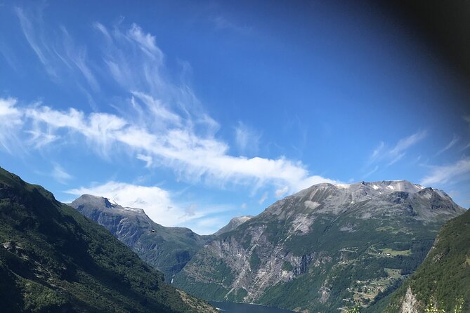 Private tour Geiranger and Glaciers 1 to 15 people - Stop 4: Flydalsjuvet, a short stop with a sharp payoff