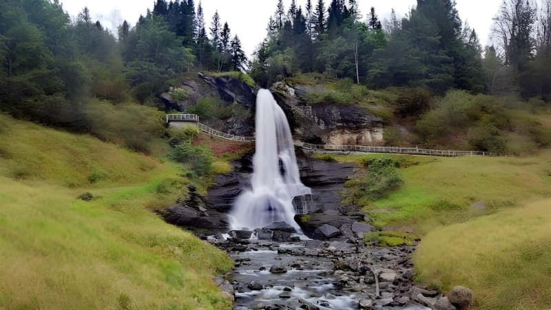 Private tour Hardangerfjord ferrycruise vøringsfossen hiking - The summer choice that changes the vibe: ferry cruise vs salmon fish farm
