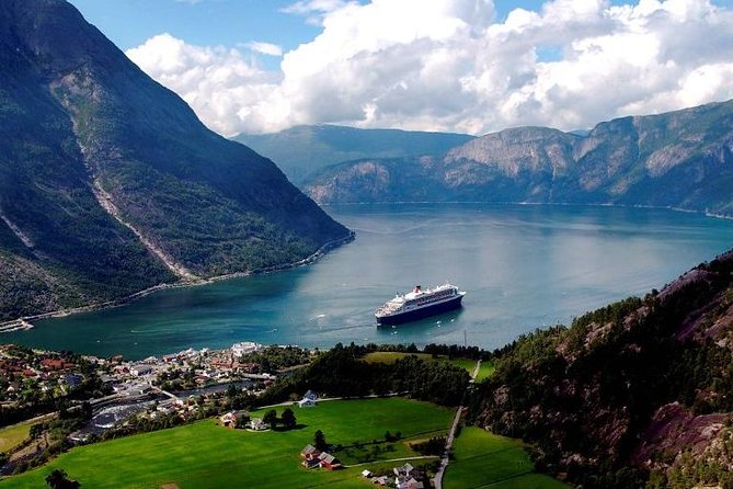Private tour - Hardangerfjord, Voss Gondola & 4 Great Waterfalls - Voringfossen for one full hour: the famous drop at Måbødalen