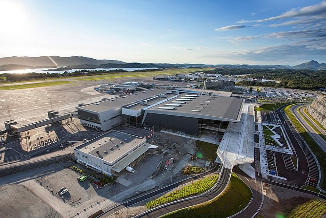 Private Transfer From Bergen Airport to City Centre - English-speaking driver plus flight tracking, what that means for you