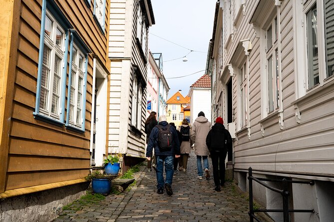 Scenic Bergen: Port to Port History, Alleys, & Bryggen Walk - Timing, meeting point, and how to make the route easy