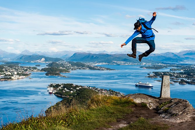 Seakayak And Hike in Ålesund - Slinnings point and the bonfire connection