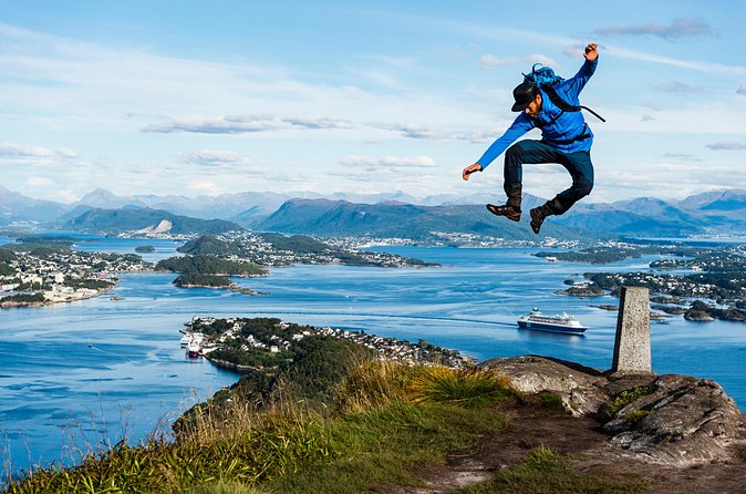 Seakayak And Hike in Ålesund - Guides, coaching, and that small-group advantage