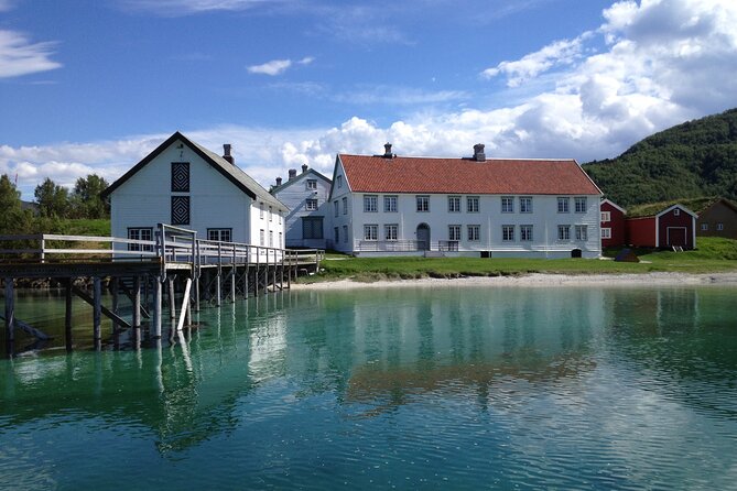 Silent Coastal Cruise to Kjerringøy - Beach passes you get from the boat: Hovsundet and a narrow strip that touches a rock