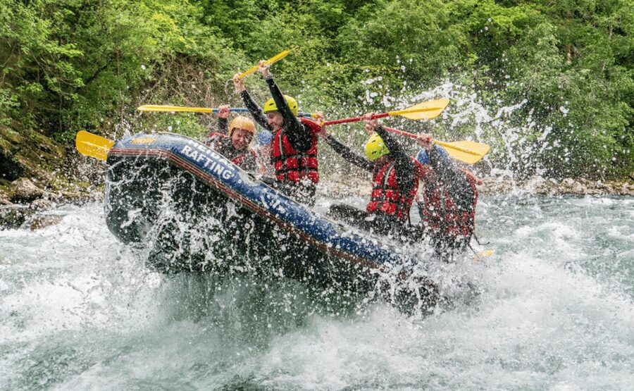 Sjoa: Unforgettable Rafting Experience - Water levels change everything: surfing at high water, technical at low