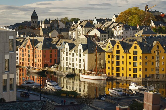 Small-Group Walk in Ålesund: Art Nouveau & Insider Tips - Ålesundregionens Havnevesen: the harbor that explains the town