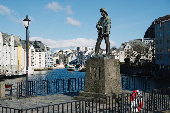 Small-Group Walk in Ålesund: Art Nouveau & Insider Tips - The guide factor: why Lukas makes this feel like a local walk