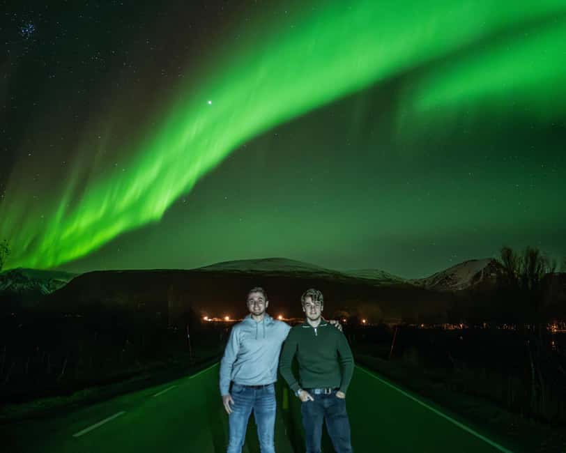 Sortland: Small Group Northern Lights Chase by Car - Aurora photos you do not have to fight for