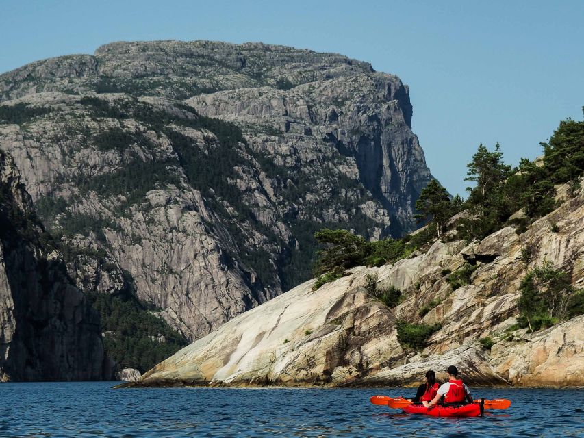 Stavanger: Guided Kayaking in Lysefjord - The first 10 minutes: safety briefing and getting your paddling stance right