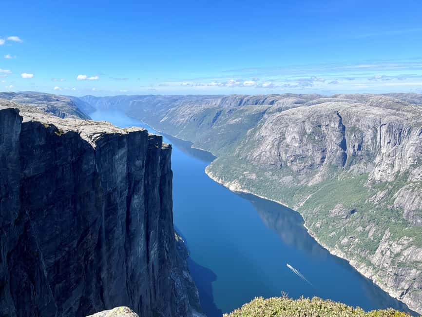 Stavanger: Kjerag Hike with Guide and Transportation - Small group size, English/Norwegian guides, and a real safety briefing