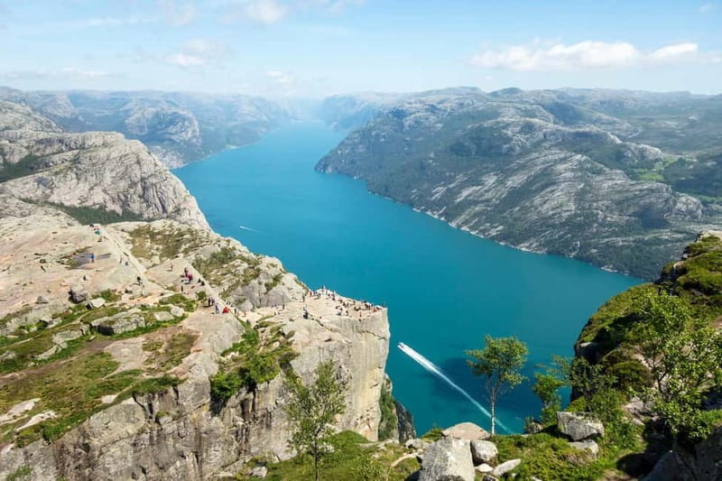 Stavanger: Lysefjorden Cruise and Preikestolen Hike - Key fjord sights you’ll spot: waterfalls, caves, and the famous Pulpit Rock angle