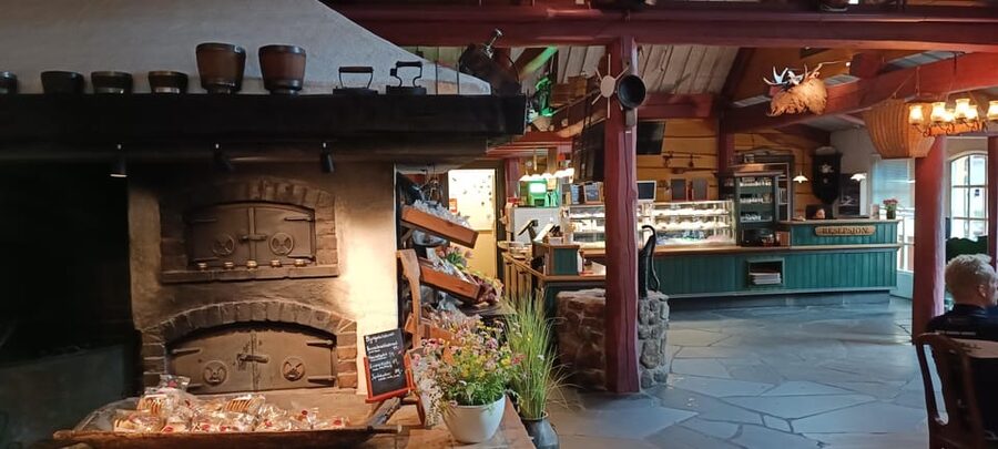 Stavanger: Månafossen photo adventure and raw nature - Byrkjedalstunet: farm shop, snacks, and a slower breath