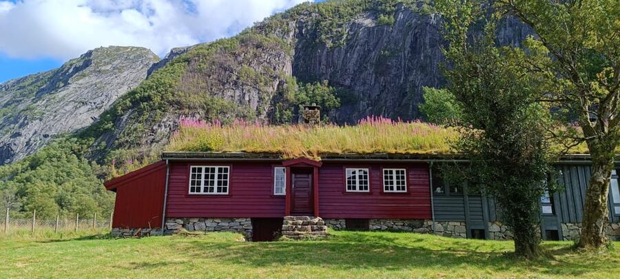 Stavanger: Månafossen photo adventure and raw nature - Three Swords Monument: Vikings, control, and a dramatic ending