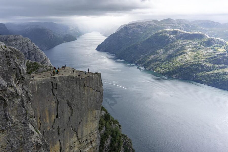 Stavanger: Preikestolen Classic Hike and Side Trail - Side-trail vs main trail: what you gain, what you must prepare for