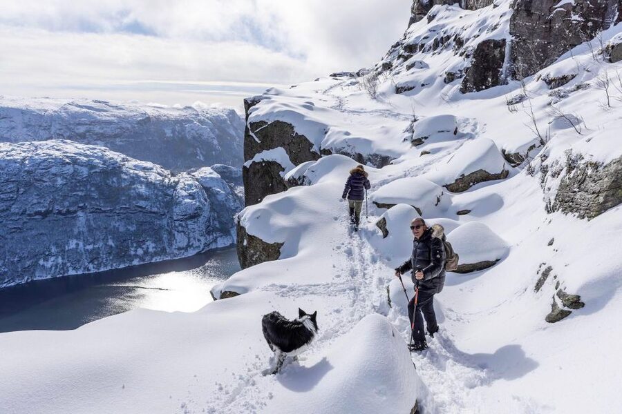 Stavanger: Preikestolen Winter Hike + Hot Lunch - The return hike: why the route matters on icy ground