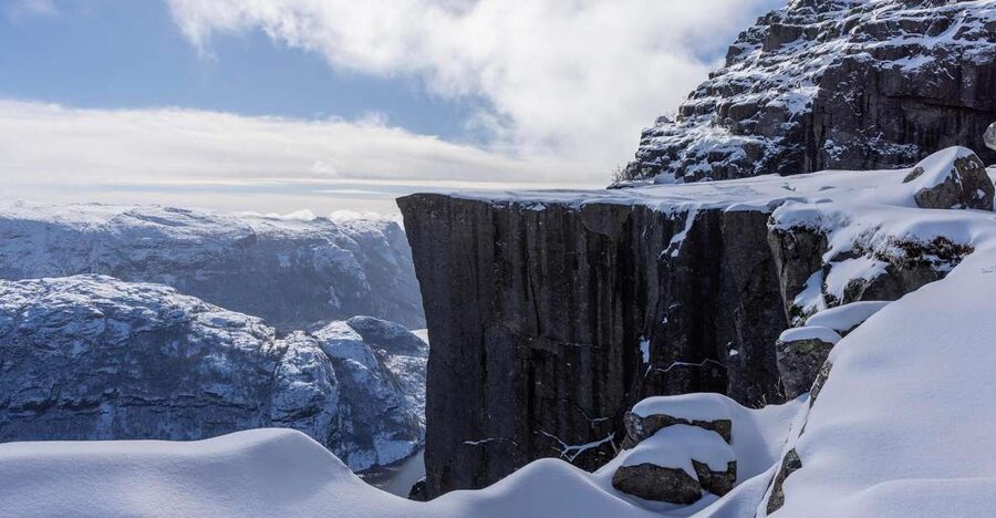 Stavanger: Preikestolen Winter Hike + Hot Lunch - What to pack and wear for cold-weather comfort