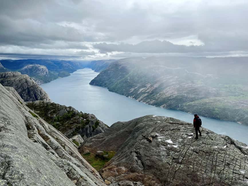 Stavanger/Sandnes: Preikestolen Guided Hidden Nature Hike - The hike itself: 9 km, about 500 m up, and mostly away from the main show