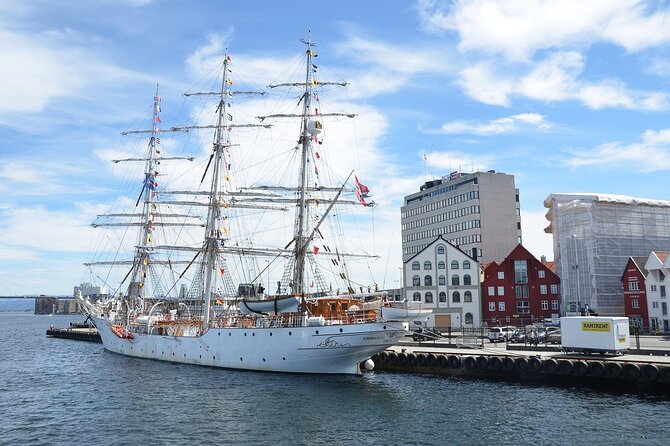 Stavanger Walking Tour: Explore Top Sights & Hidden Gems - Stop 2: Gamle Stavanger, wooden lanes and cobblestone charm
