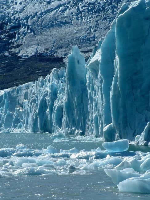 Stygge: Kayaking and Glacier Hike - Walking blue ice and crevasses: what you’re really learning