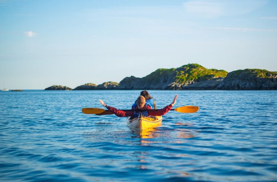 Svolvær: Evening Kayaking Adventure - Paddling Past the Lofoten Mountains on Calm Water