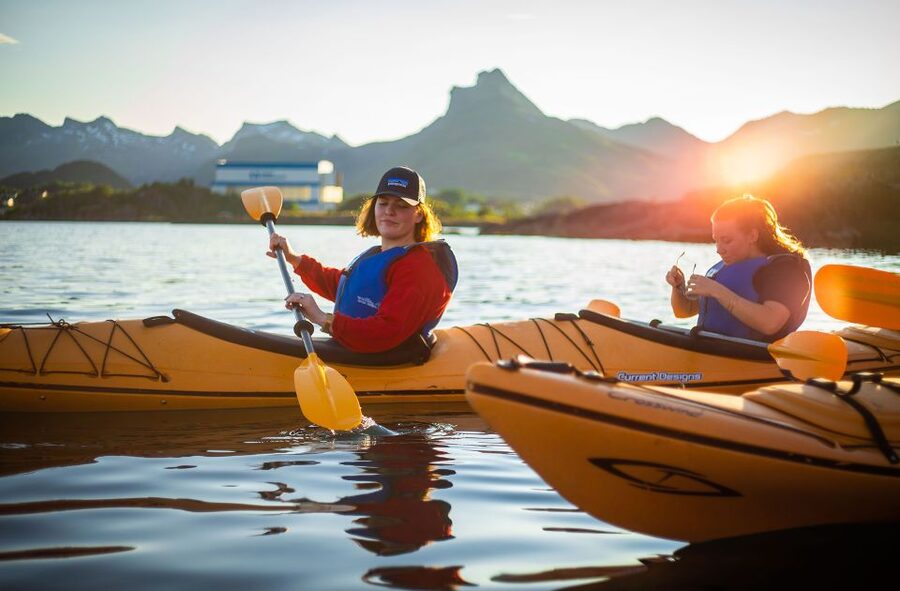 Svolvær: Evening Kayaking Adventure - Sunset Timing and Photo Tips for Real Color