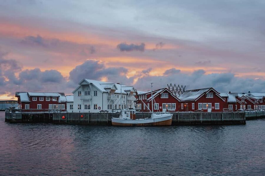 Svolvær: Lofoten Scenic Sightseeing Tour: Half day tour - Pickup Points Around Svolvær, Small Group Comfort, and Meeting Up Fast