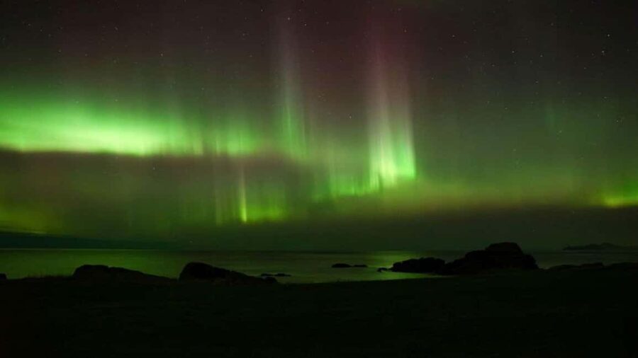 Svolvær: Northern Lights Tour with Hot Drinks & Photos - Riding in a Mercedes V-Class with Panoramic Glass Roof