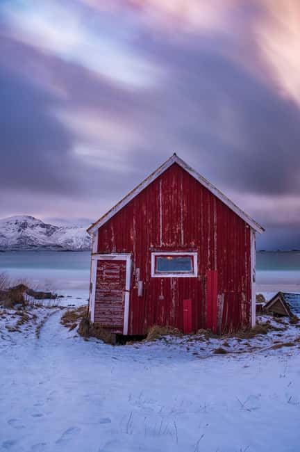 Svolvær: Reine, Hamnøy, Sakrisøy: Photographer’s Dream Tour - Svinøya Rorbuer and the van ride that sets up your best shots