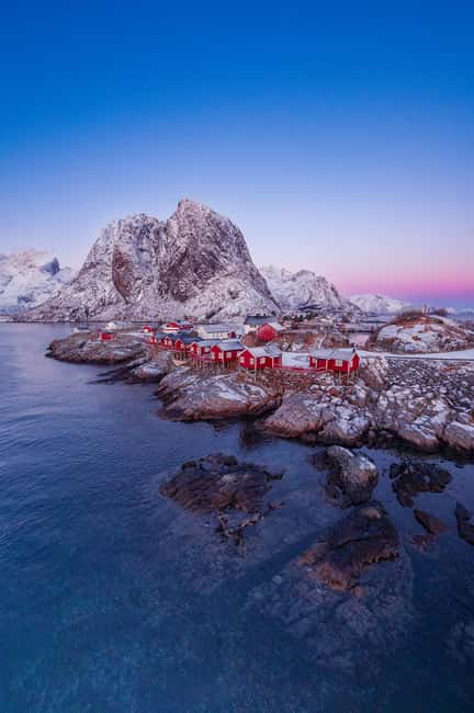 Svolvær: Reine, Hamnøy, Sakrisøy: Photographer’s Dream Tour - Flakstadøya photo stop: quick stretch, strong angles