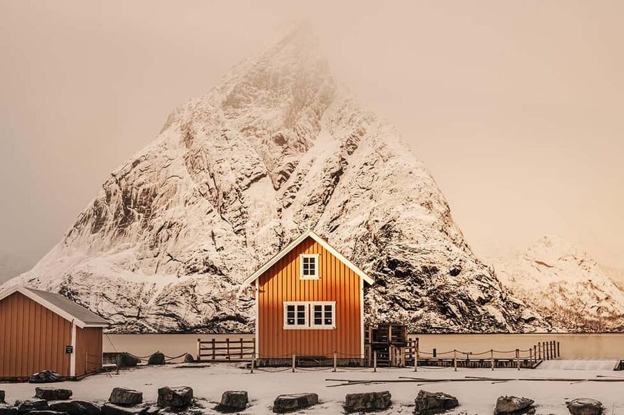 Svolvær: Reine, Hamnøy, Sakrisøy: Photographer’s Dream Tour - How the photographer guide helps beyond pointing at views