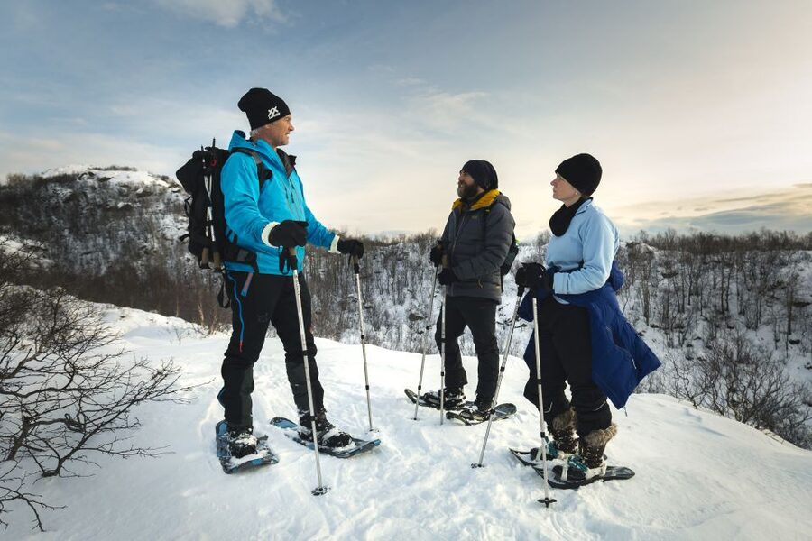 Svolvær: Snowshoe Nature Explorer - Hot drinks in the cold: the little break that changes the mood