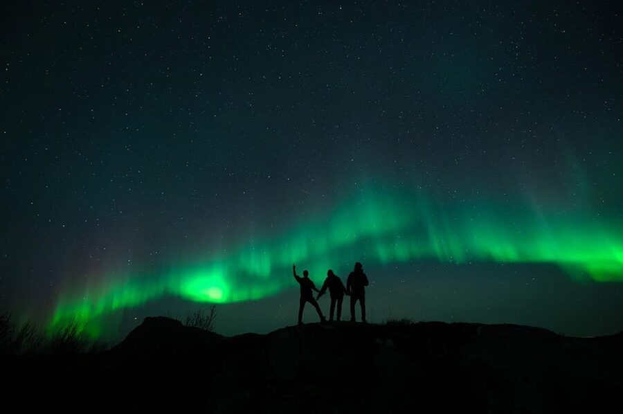 Svolvær: Ultimate Aurora Hunt - The 4-Hour Flow: How the Night Actually Moves